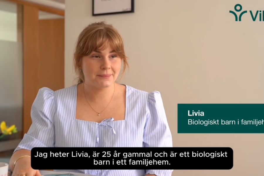 Livia, biologiskt barn i familjehemsfamilj, berättar om hur hennes uppväxt varit